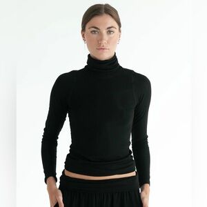 IMBODHI Ribbed Turtleneck - NEW